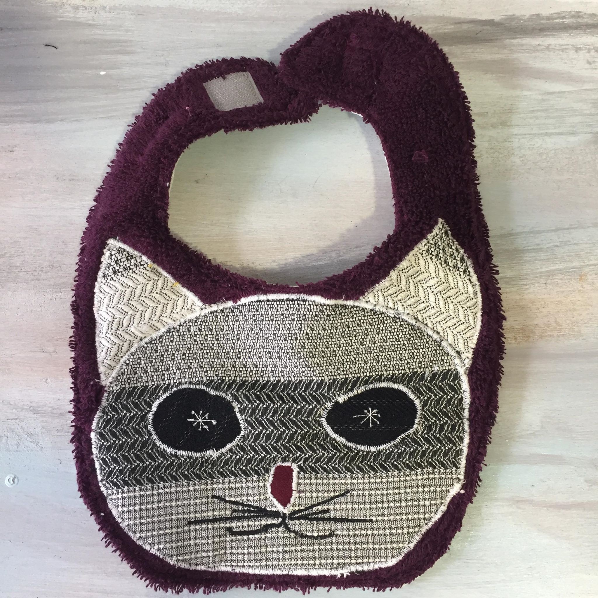 bavoir chat